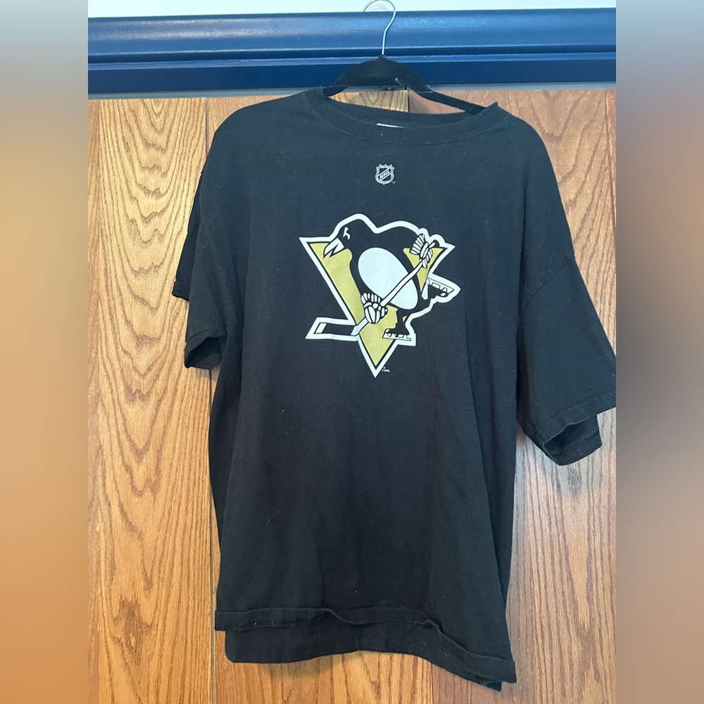 Black NHL Pittsburg Penguins Logo T-Shirt